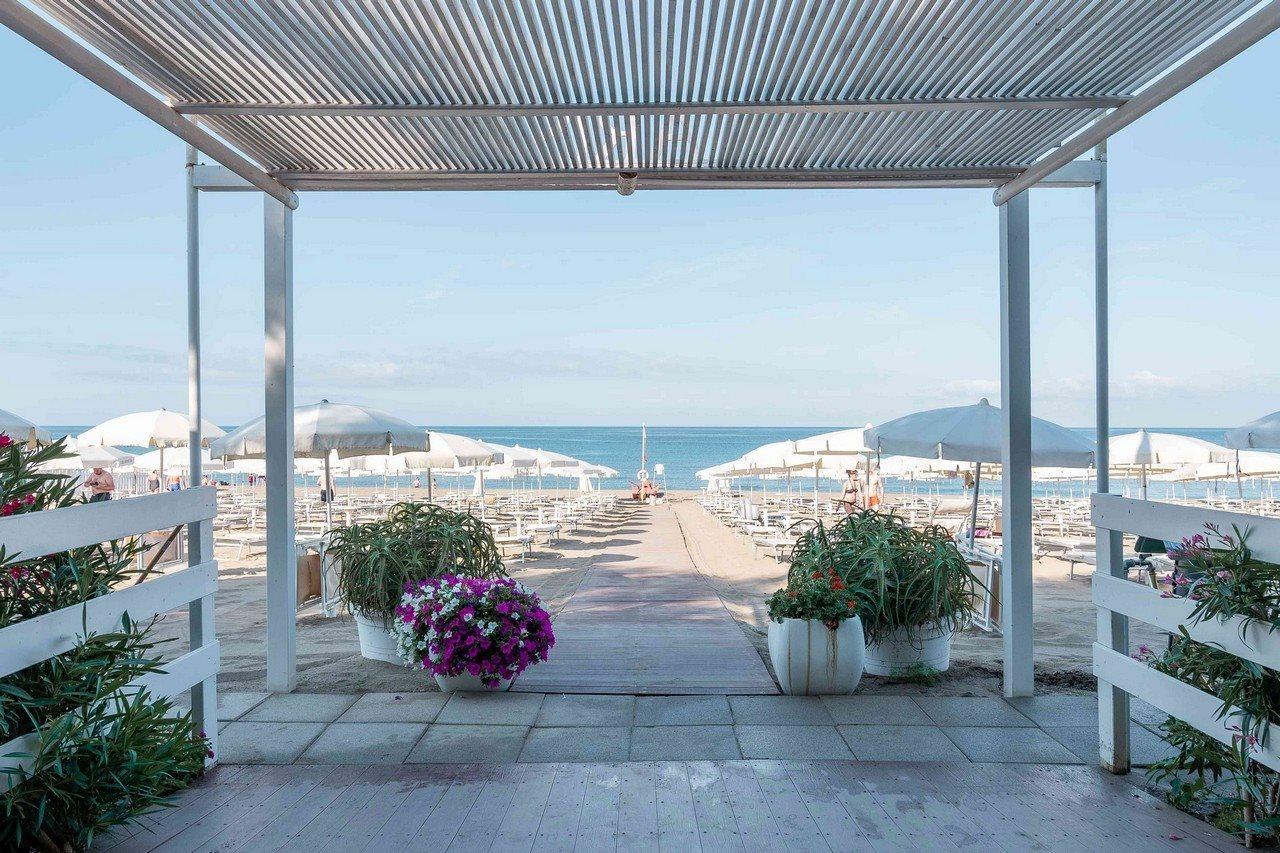 Hotel Ariston Paestum Exterior photo