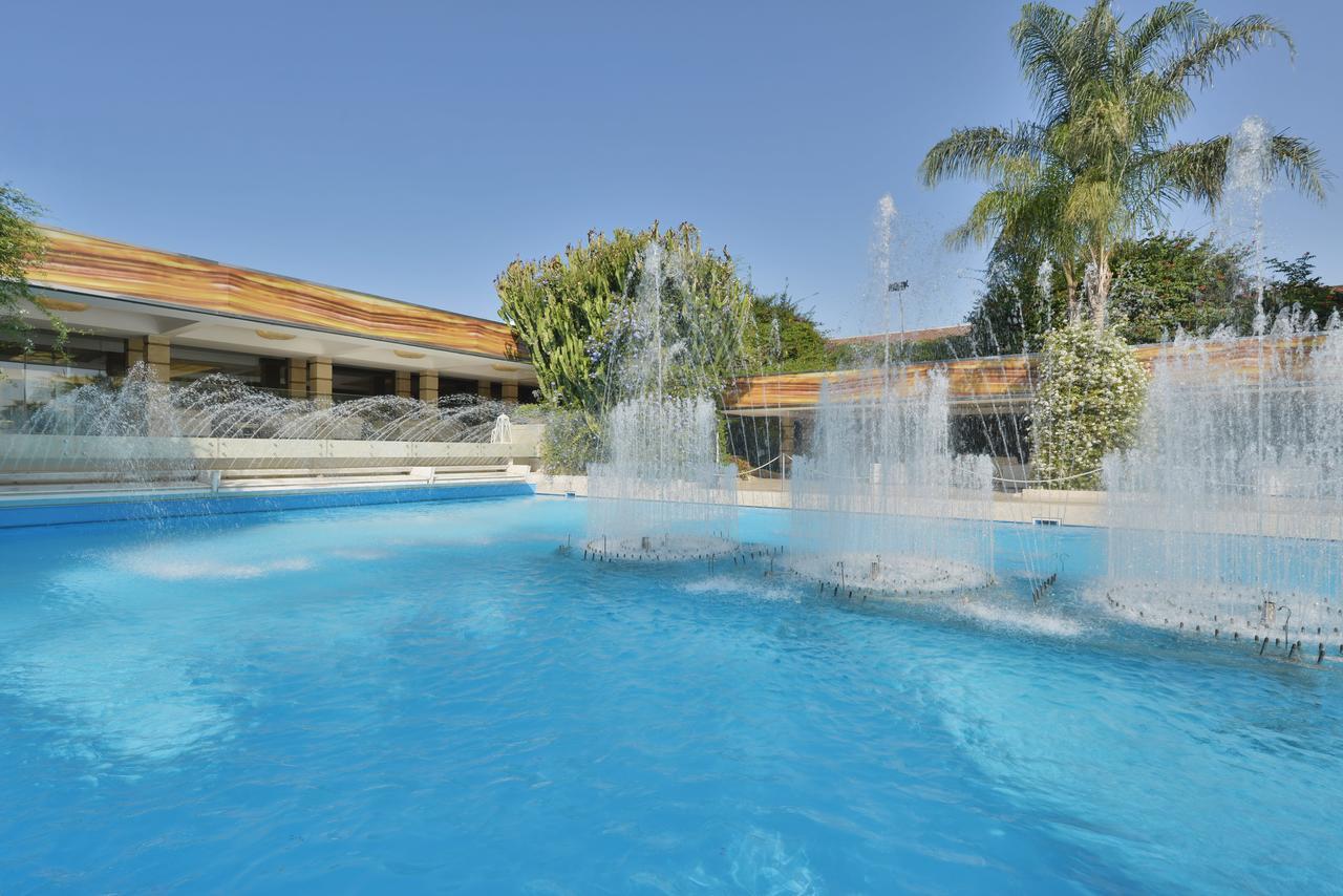 Hotel Ariston Paestum Exterior photo