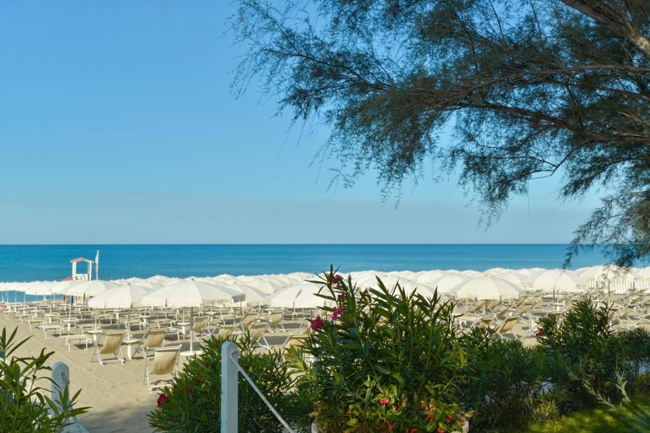 Hotel Ariston Paestum Exterior photo